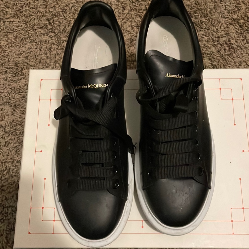 Alexander McQueen 9/42